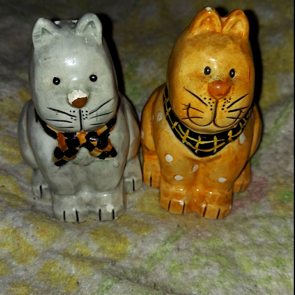 NWT CUTE Cat salt and pepper shakers! NEVER USED!